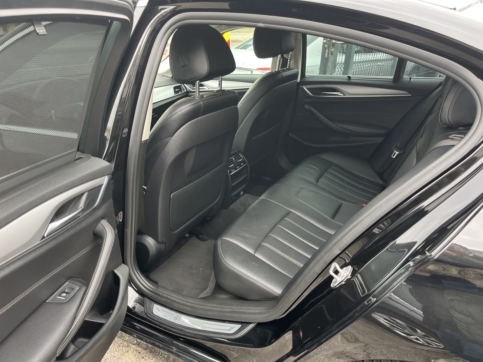 BMW serija 5 520d Automatik 4x4 Xdrive NAVI,KOŽA,KAMERA, fotografija 13