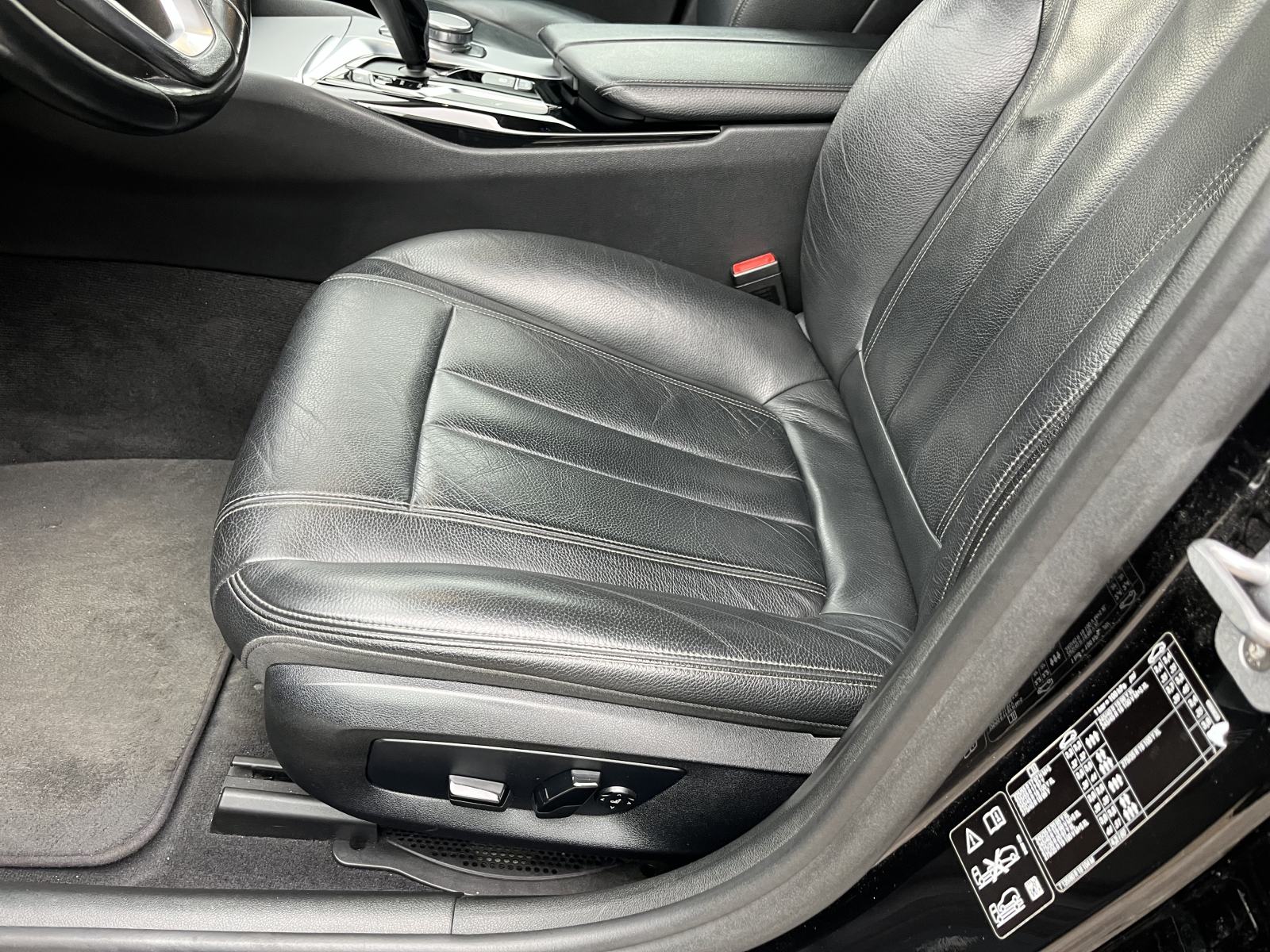 BMW serija 5 520d Automatik 4x4 Xdrive NAVI,KOŽA,KAMERA, fotografija 11