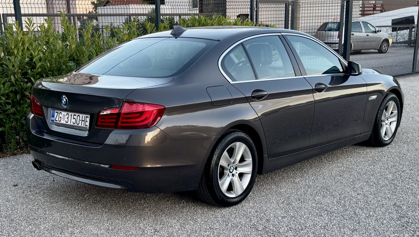 BMW serija 5 520d automatik - IZVRSNO STANJE -, fotografija 8