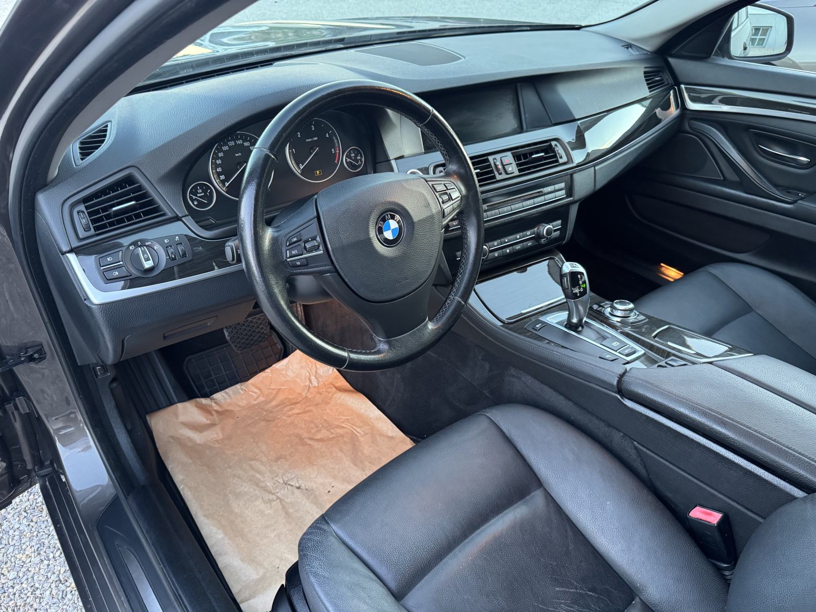 BMW serija 5 520d automatik - IZVRSNO STANJE -, fotografija 10