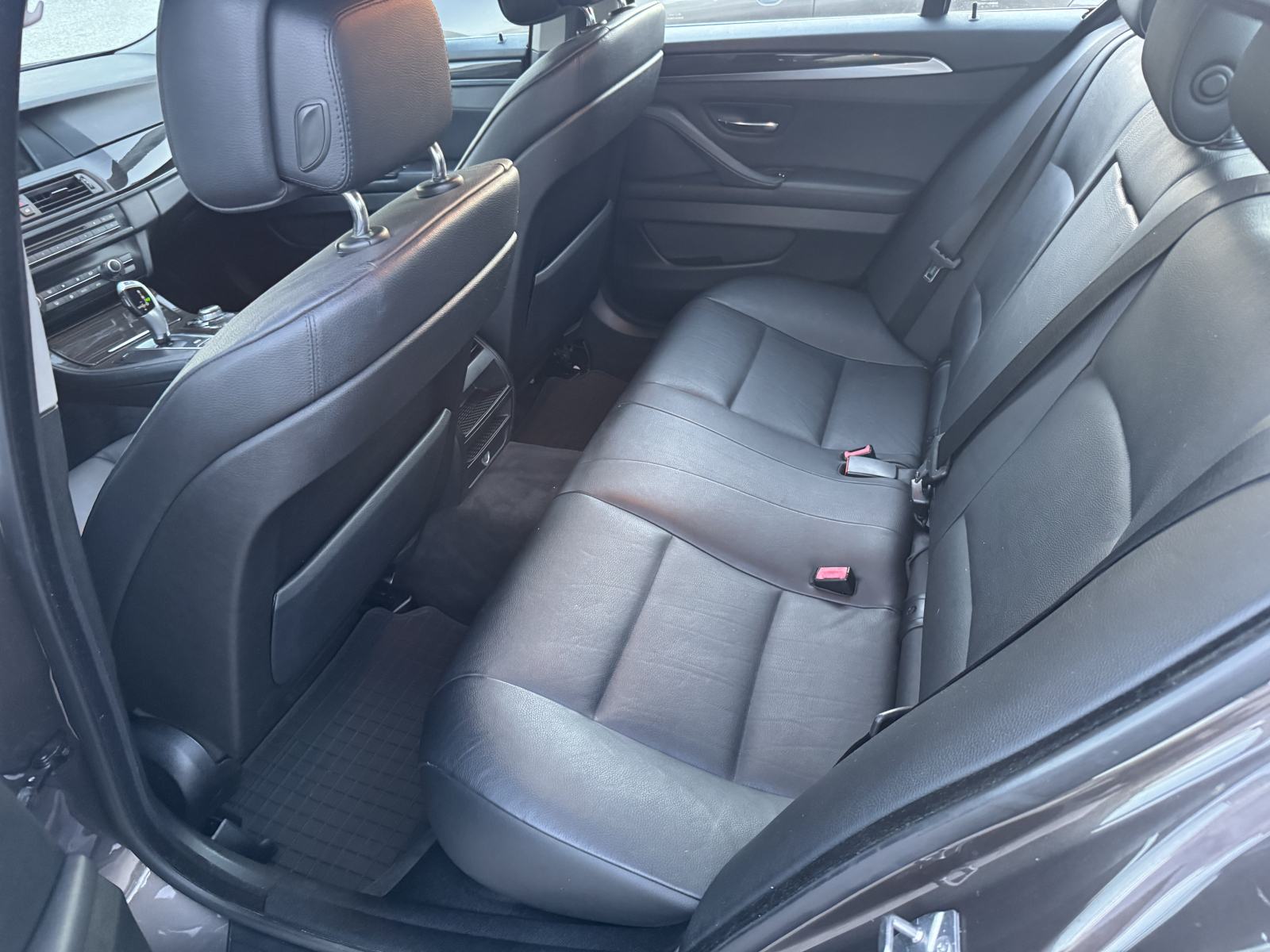 BMW serija 5 520d automatik - IZVRSNO STANJE -, fotografija 11
