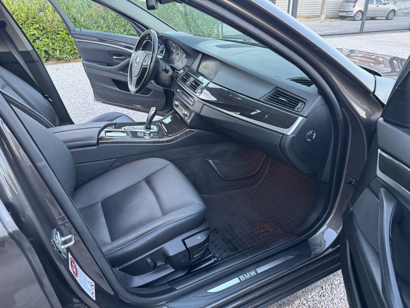 BMW serija 5 520d automatik - IZVRSNO STANJE -, fotografija 12