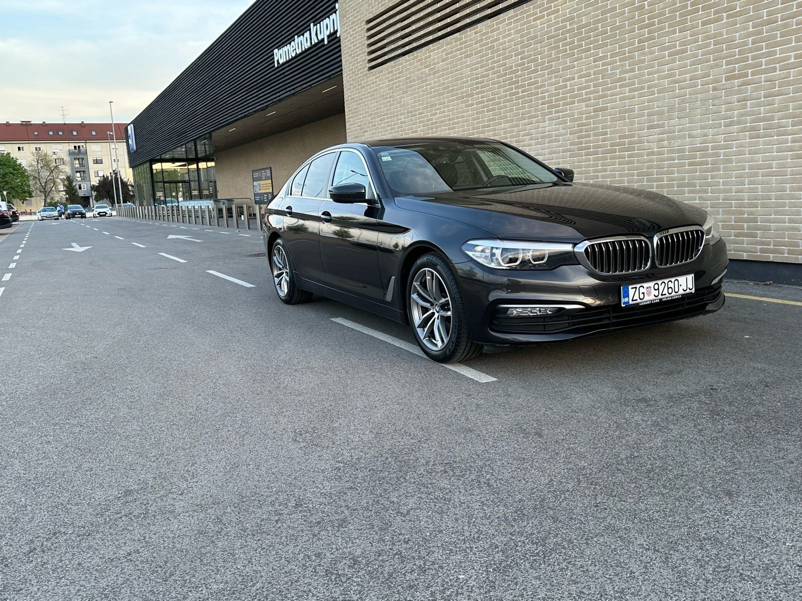 BMW serija 5 520d automatik / reg punu godinu dana, pogled izvana - slika 2