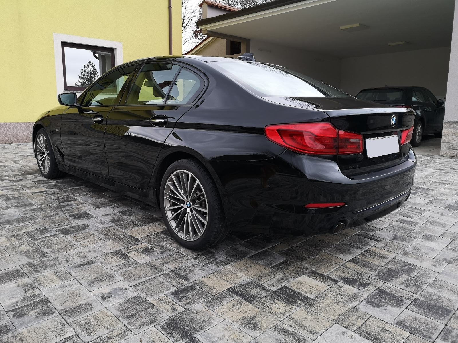 BMW serija 5 520d SPORT, ŠIBER, AMBILIGHT, KAMERA, AUTOMATIK, 19", fotografija 9