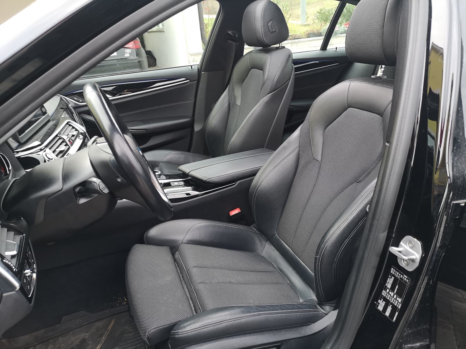 BMW serija 5 520d SPORT, ŠIBER, AMBILIGHT, KAMERA, AUTOMATIK, 19", fotografija 15