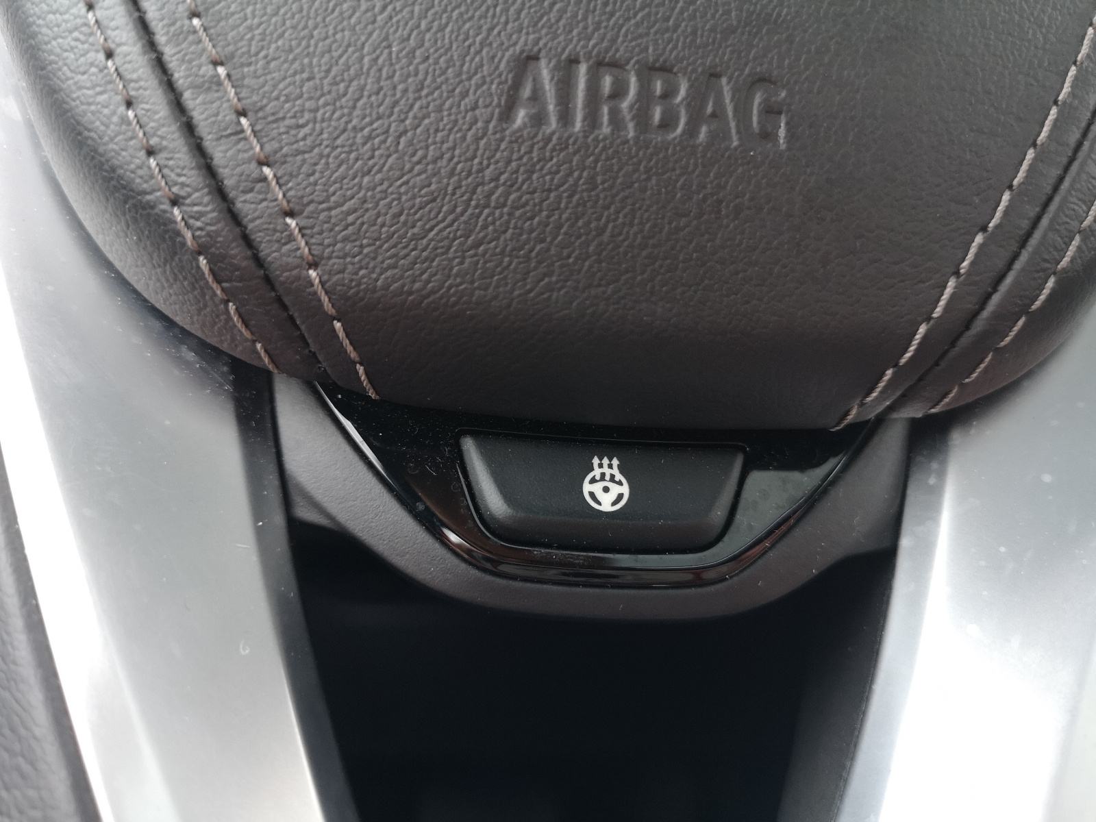 BMW serija 5 520d SPORT, ŠIBER, AMBILIGHT, KAMERA, AUTOMATIK, 19", fotografija 18