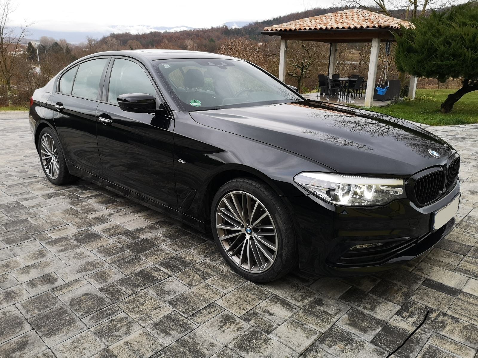 BMW serija 5 520d SPORT, ŠIBER, AMBILIGHT, KAMERA, AUTOMATIK, 19", fotografija 4