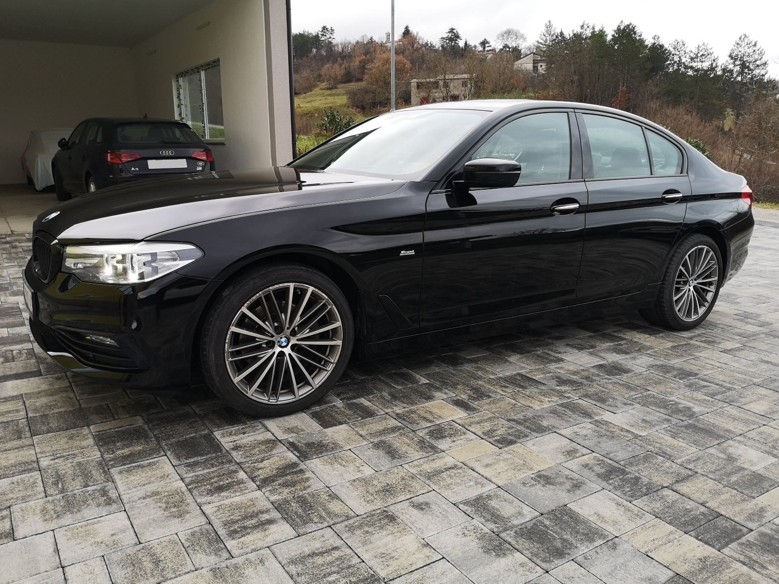 BMW serija 5 520d SPORT, ŠIBER, AMBILIGHT, KAMERA, AUTOMATIK, 19", fotografija 6