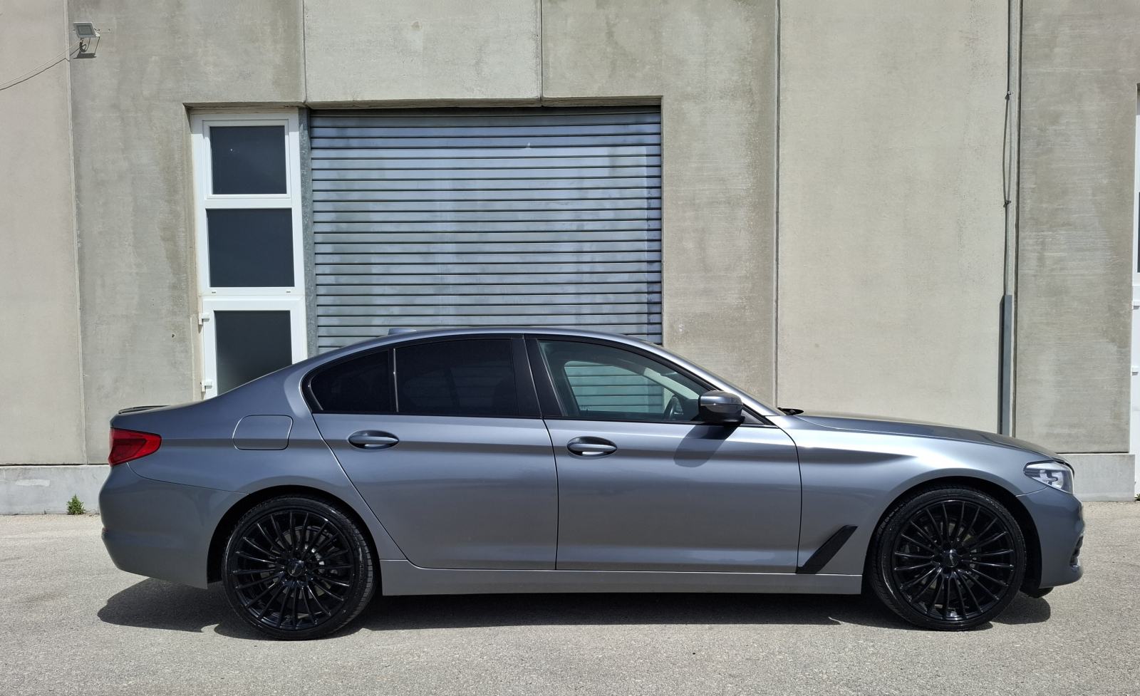 BMW serija 5 520d automatik, fotografija 1