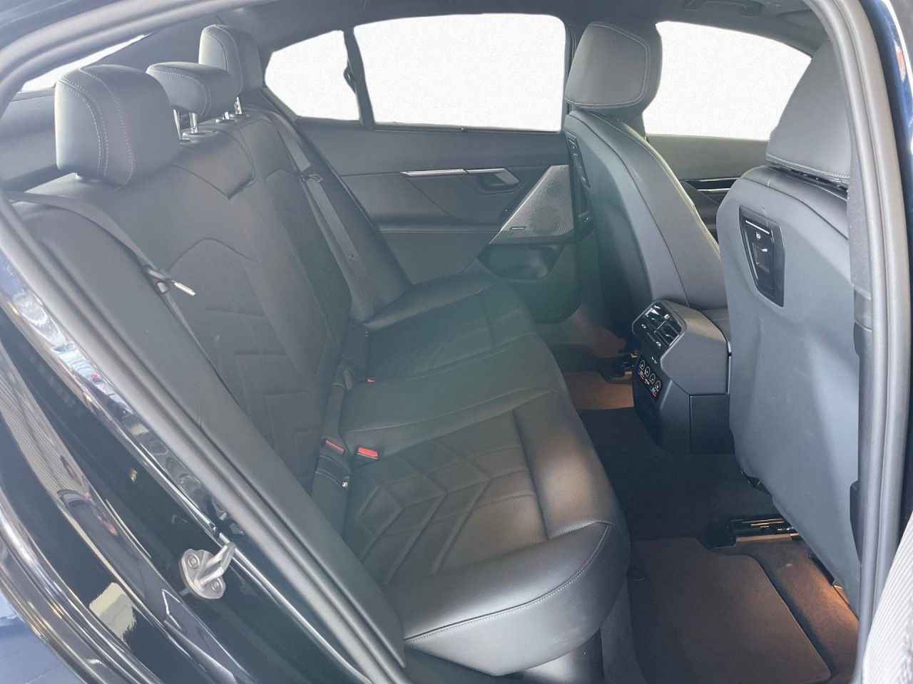 BMW serija 5 520d M Sport, fotografija 9