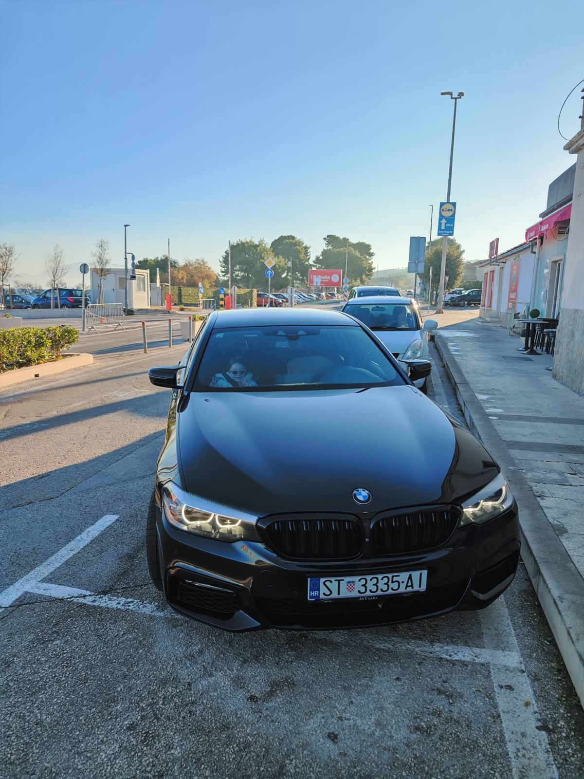 BMW serija 5 520d automatik full M paket , nappa moca koža, fotografija 5