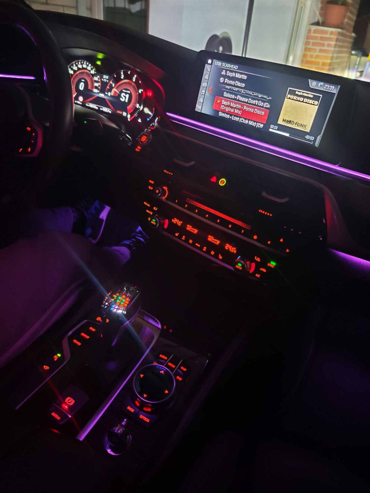 BMW serija 5 520d automatik full M paket , nappa moca koža, fotografija 6