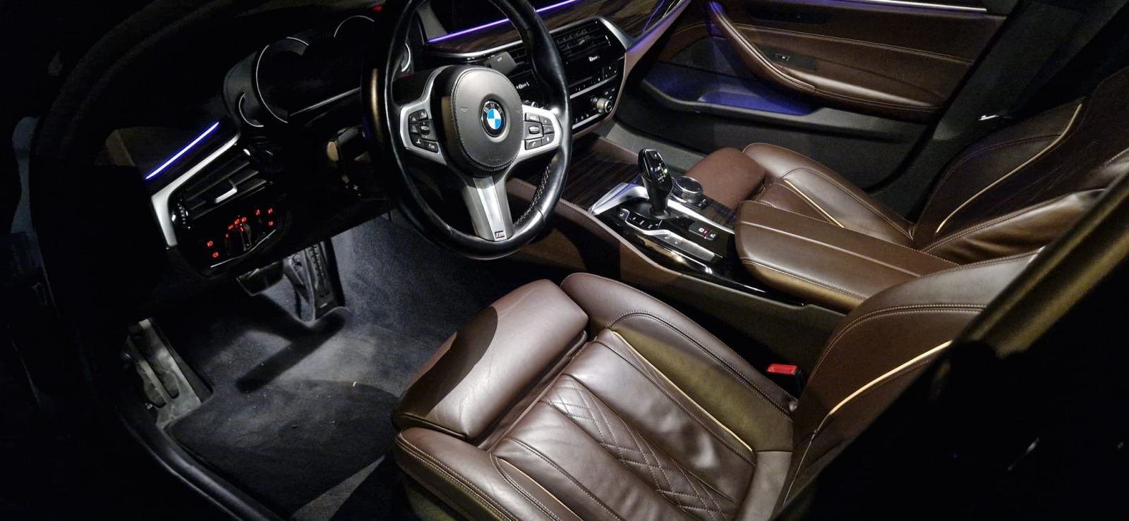 BMW serija 5 520d automatik full M paket , nappa moca koža, fotografija 12
