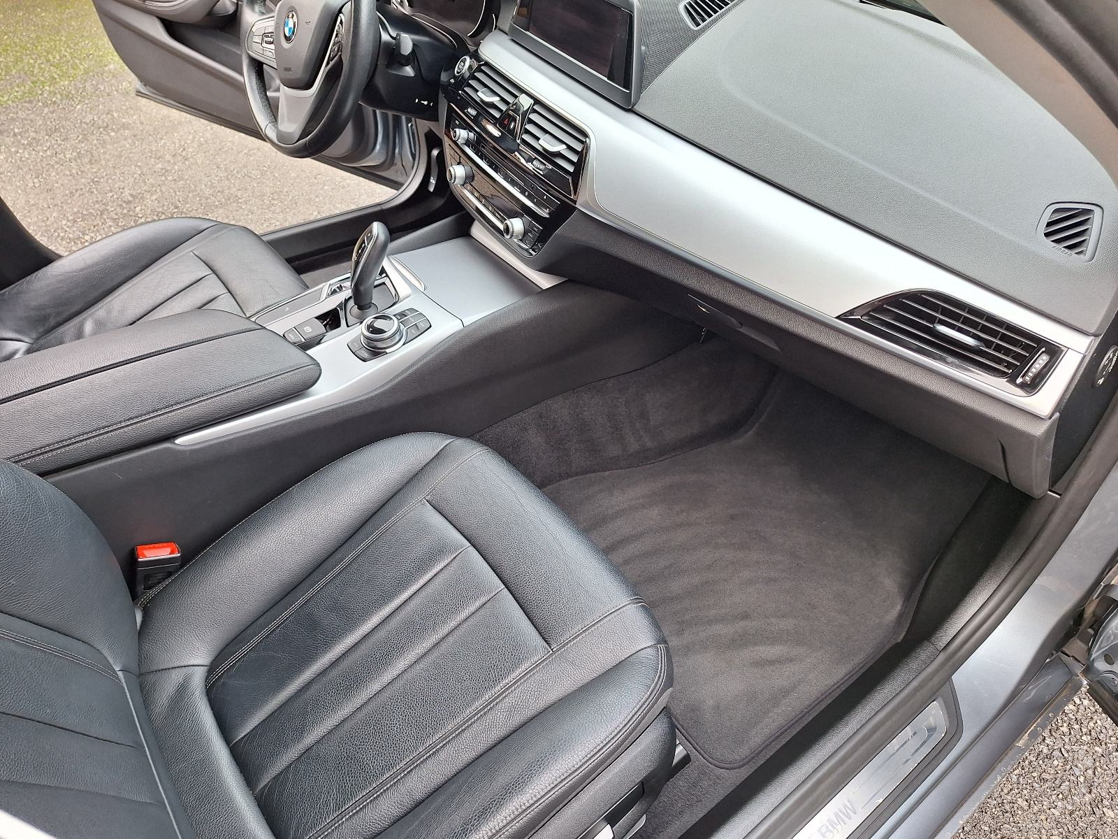 BMW serija 5, 520 d, fotografija 12