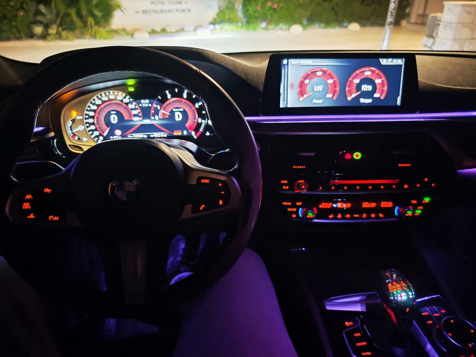 BMW serija 5 520d automatik full M paket , nappa moca koža, fotografija 15