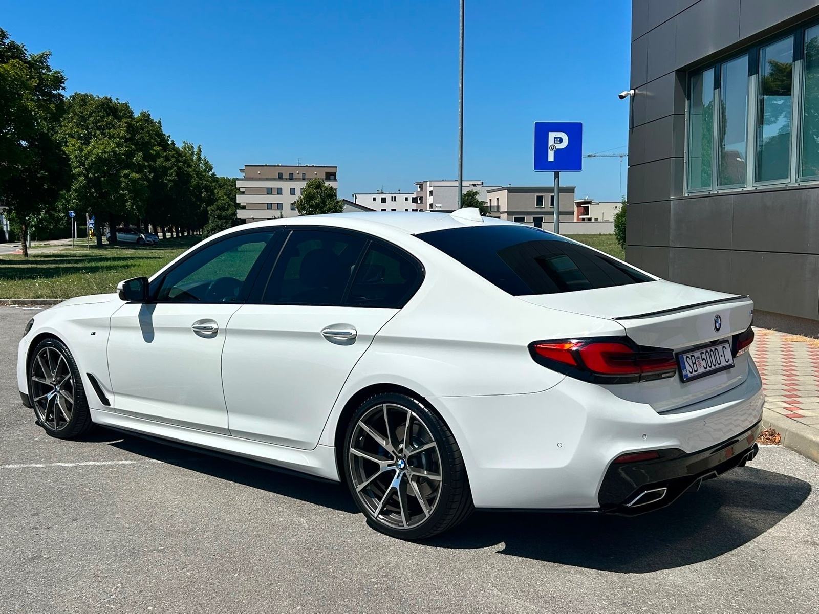 BMW G30 520d M-Paket + M-Perfomance Soft close Head Up Keyless, fotografija 5