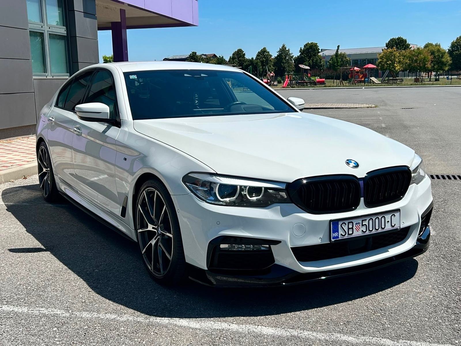 BMW G30 520d M-Paket + M-Perfomance Soft close Head Up Keyless, fotografija 11