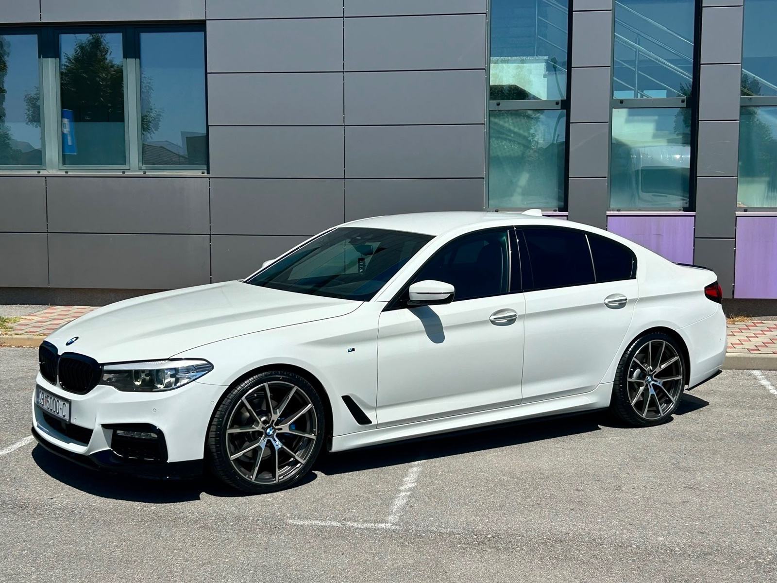 BMW G30 520d M-Paket + M-Perfomance Soft close Head Up Keyless, fotografija 3