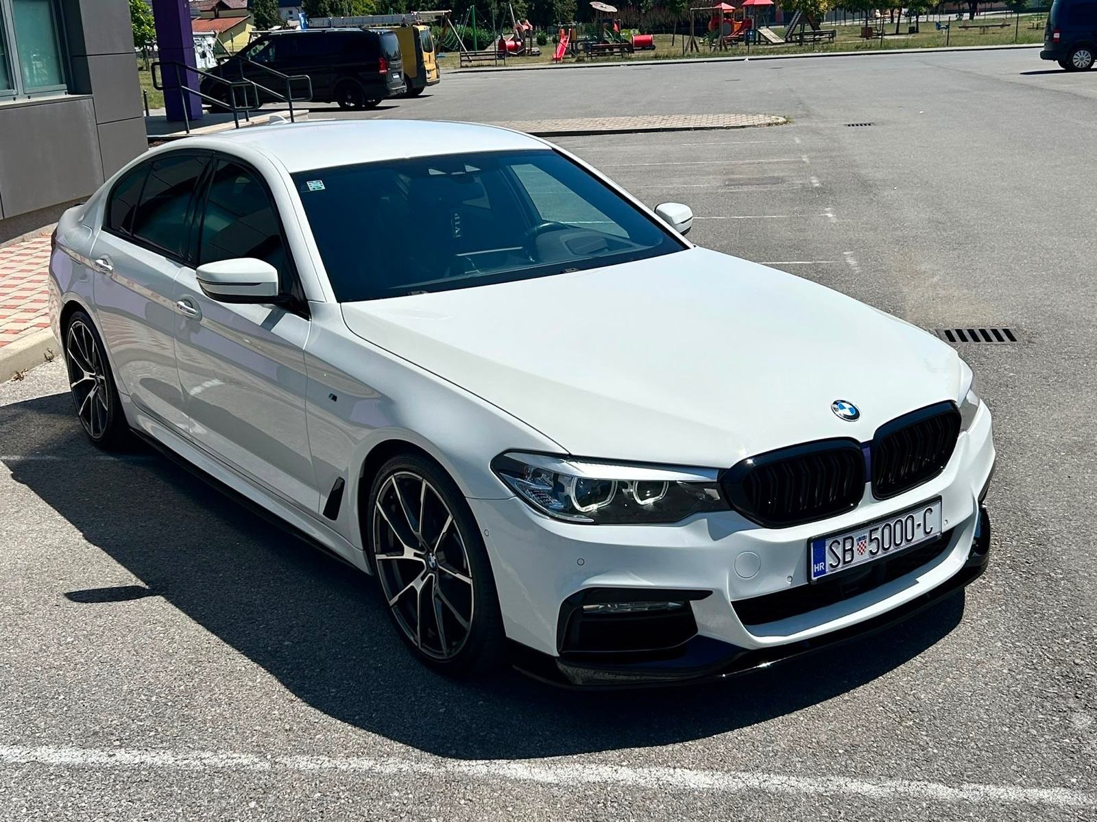 BMW G30 520d M-Paket + M-Perfomance Soft close Head Up Keyless, fotografija 10