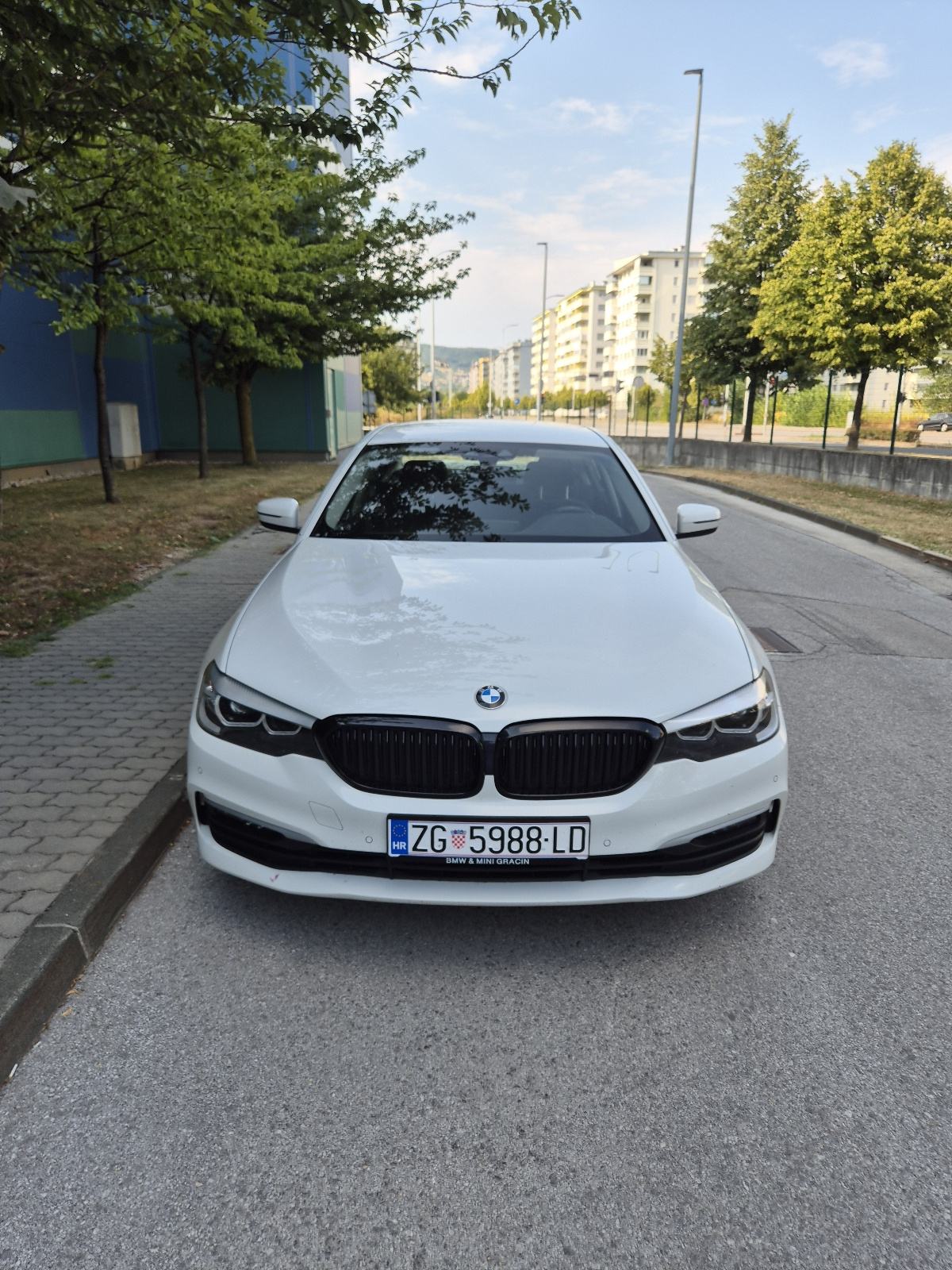 BMW serija 5 520d automatik, fotografija 8