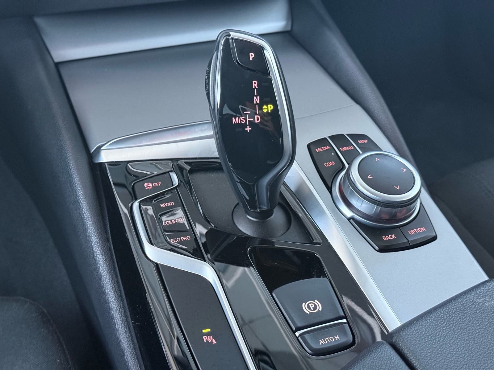 BMW 520d AUTOMATIK, ACC, NAVI, GR.SJED, ALU 18, REG 6/27, fotografija 14