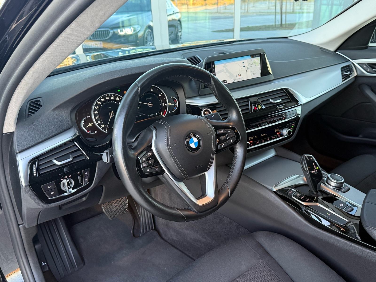 BMW 520d AUTOMATIK, ACC, NAVI, GR.SJED, ALU 18, REG 6/27, fotografija 9