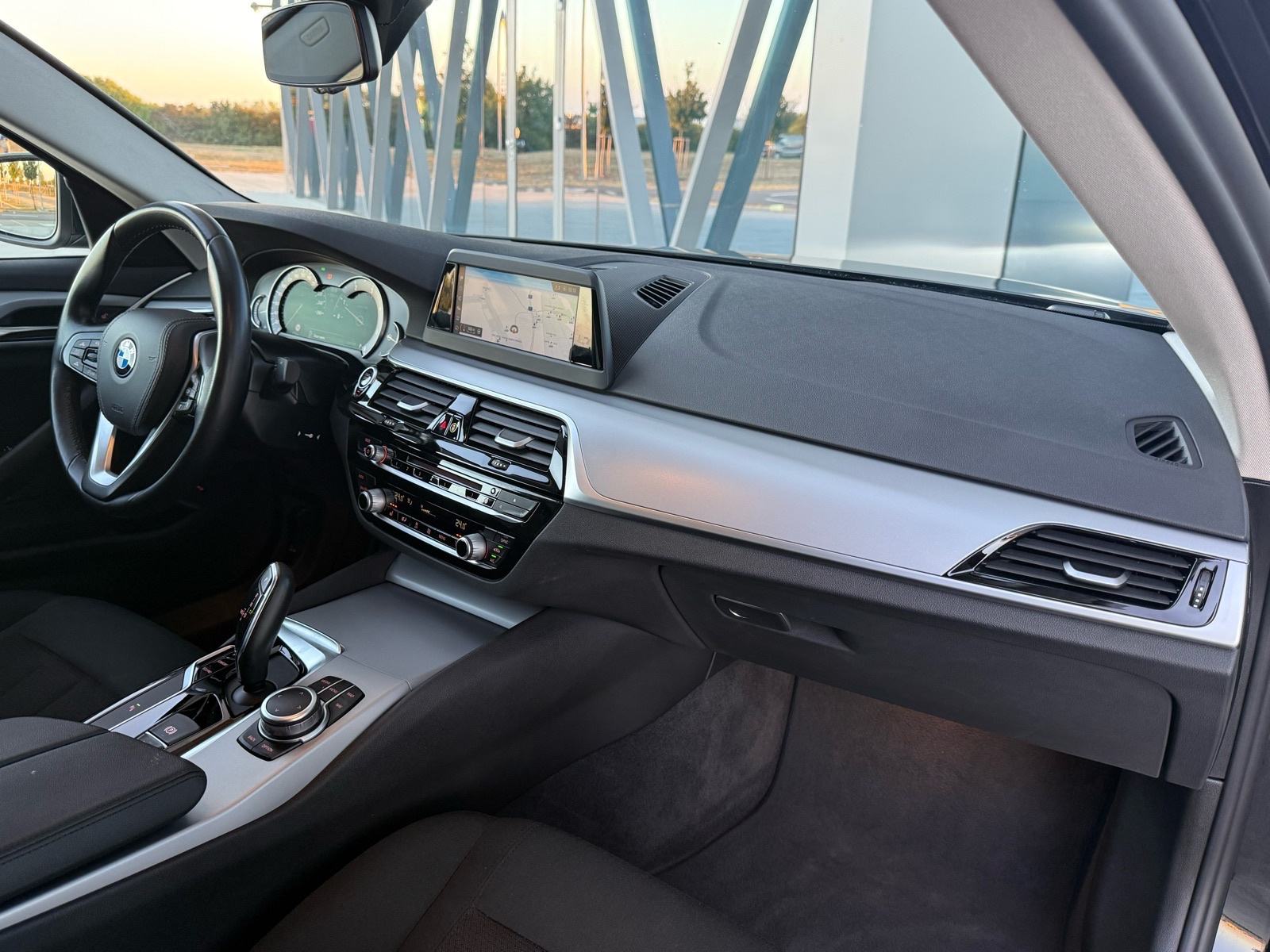 BMW 520d AUTOMATIK, ACC, NAVI, GR.SJED, ALU 18, REG 6/27, fotografija 15