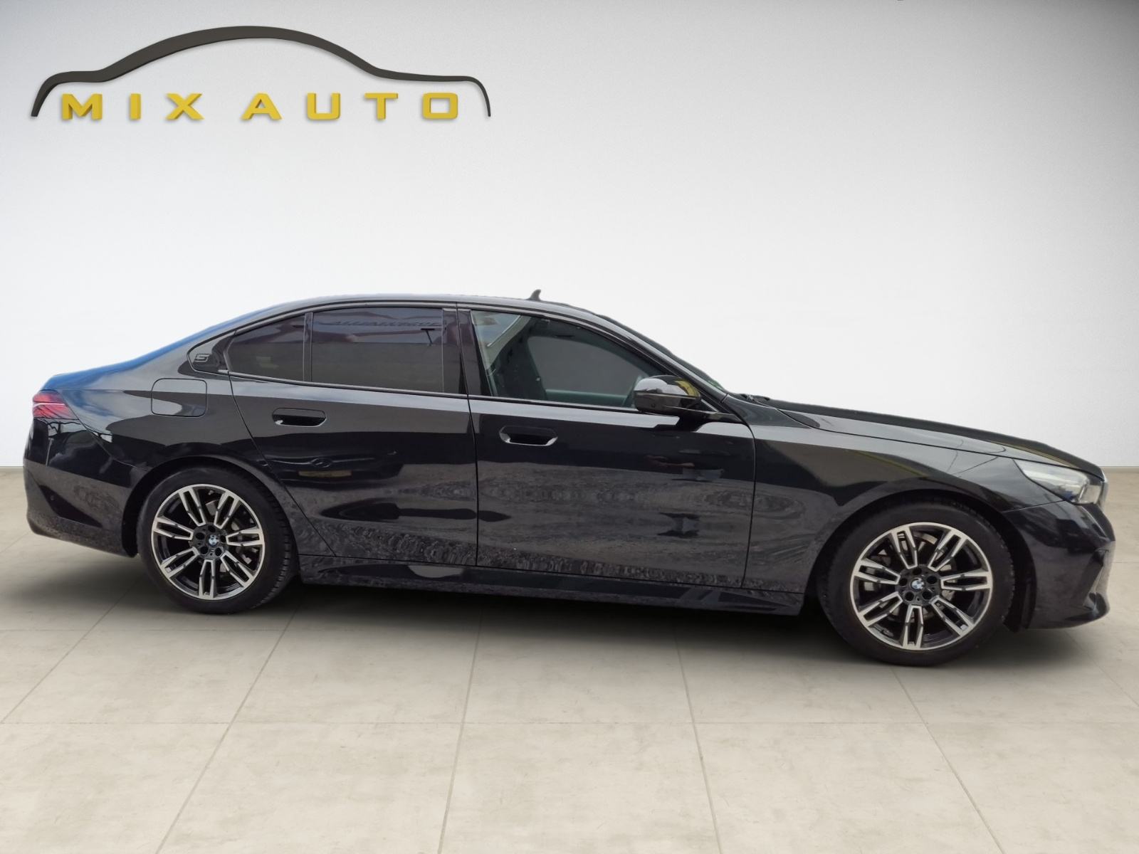 BMW serija 5 520d automatik M SPORT ***2026 GODINA AUTO JE U PDV -u, fotografija 1