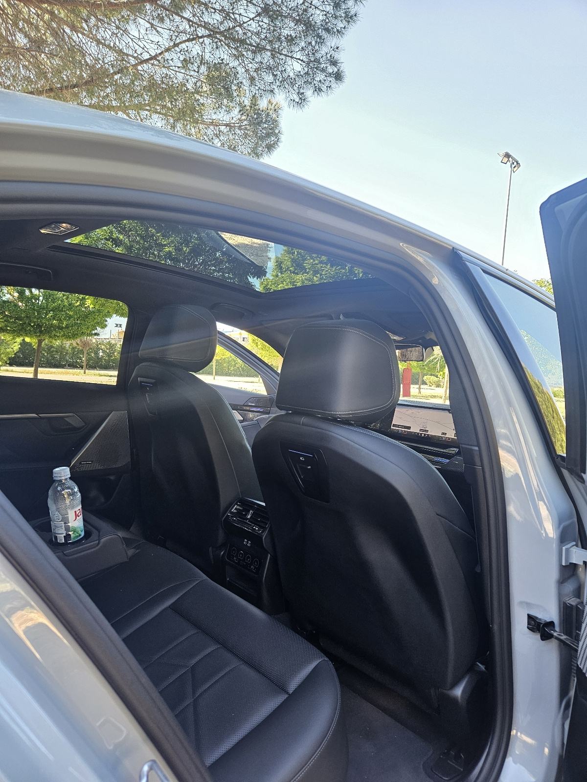 BMW serija 5 520d M-paket, Laser, H&K, 360kam, HeadUP,, fotografija 11