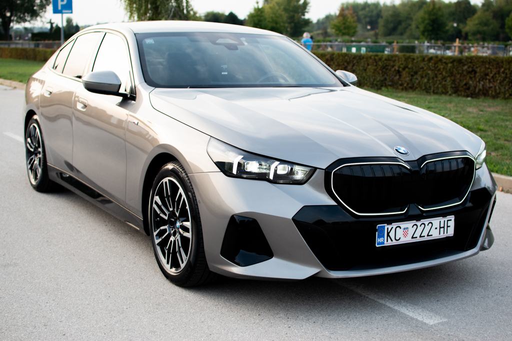 BMW serija 5 520d M PRO KAO NOV, fotografija 1
