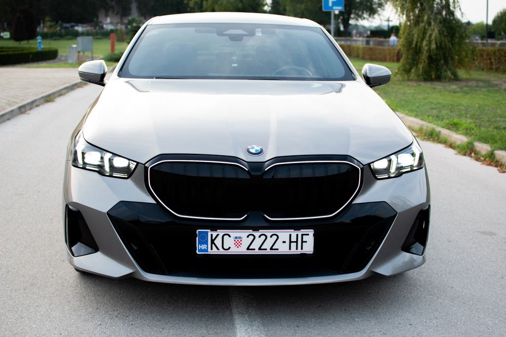BMW serija 5 520d M PRO KAO NOV, fotografija 2