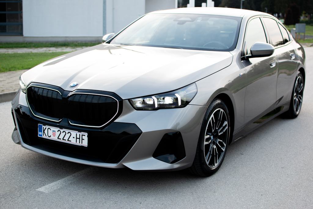 BMW serija 5 520d M PRO KAO NOV, fotografija 3
