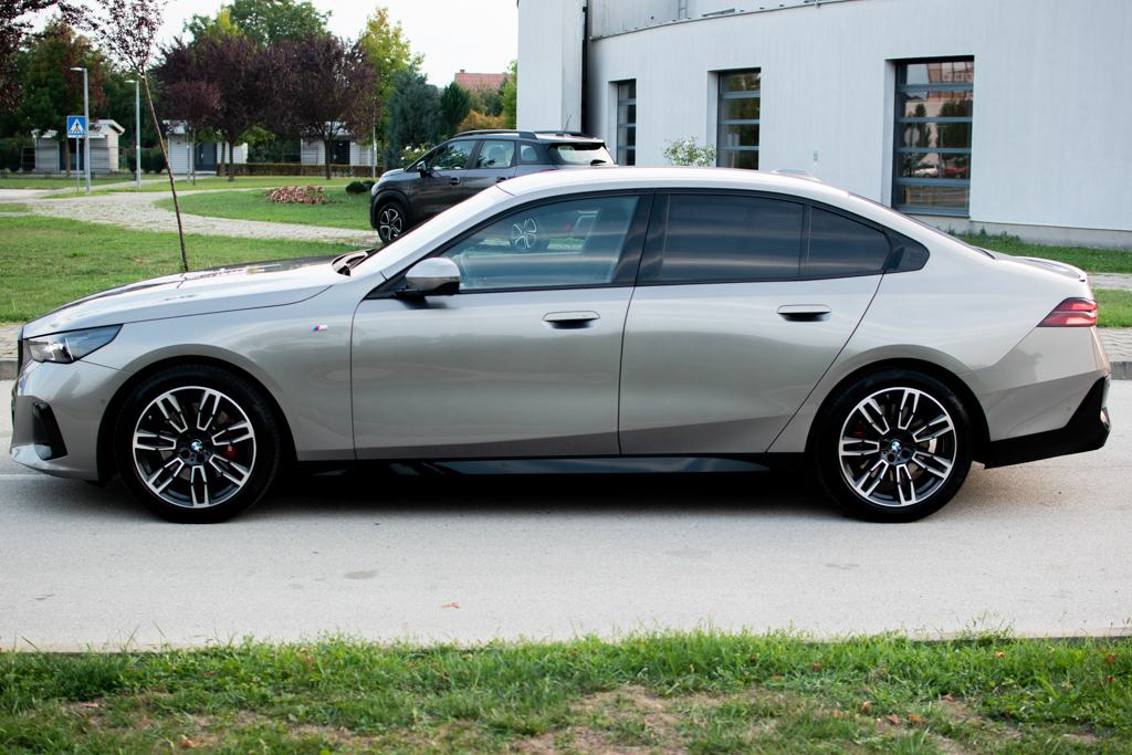 BMW serija 5 520d M PRO KAO NOV, fotografija 4