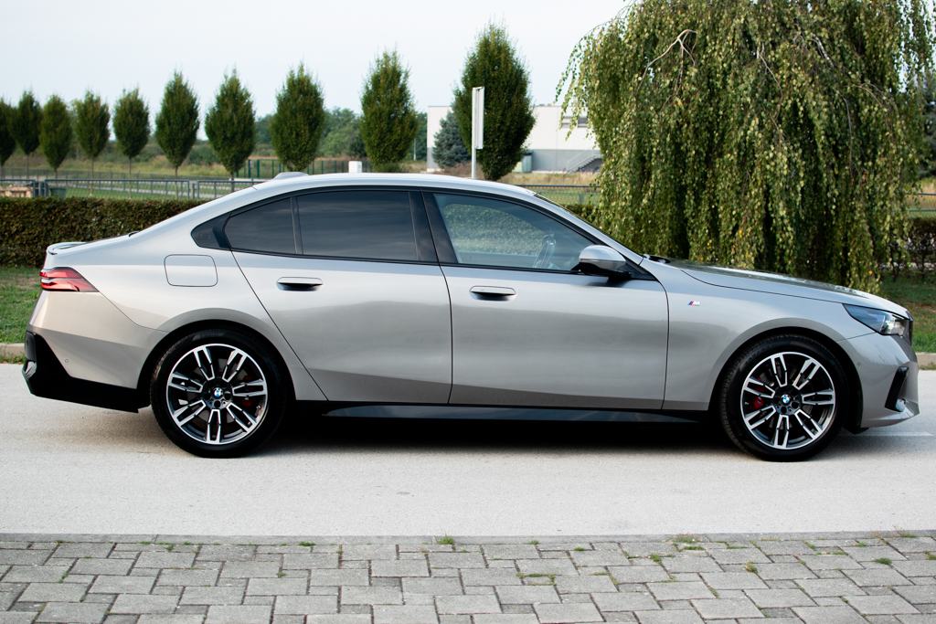 BMW serija 5 520d M PRO KAO NOV, fotografija 8