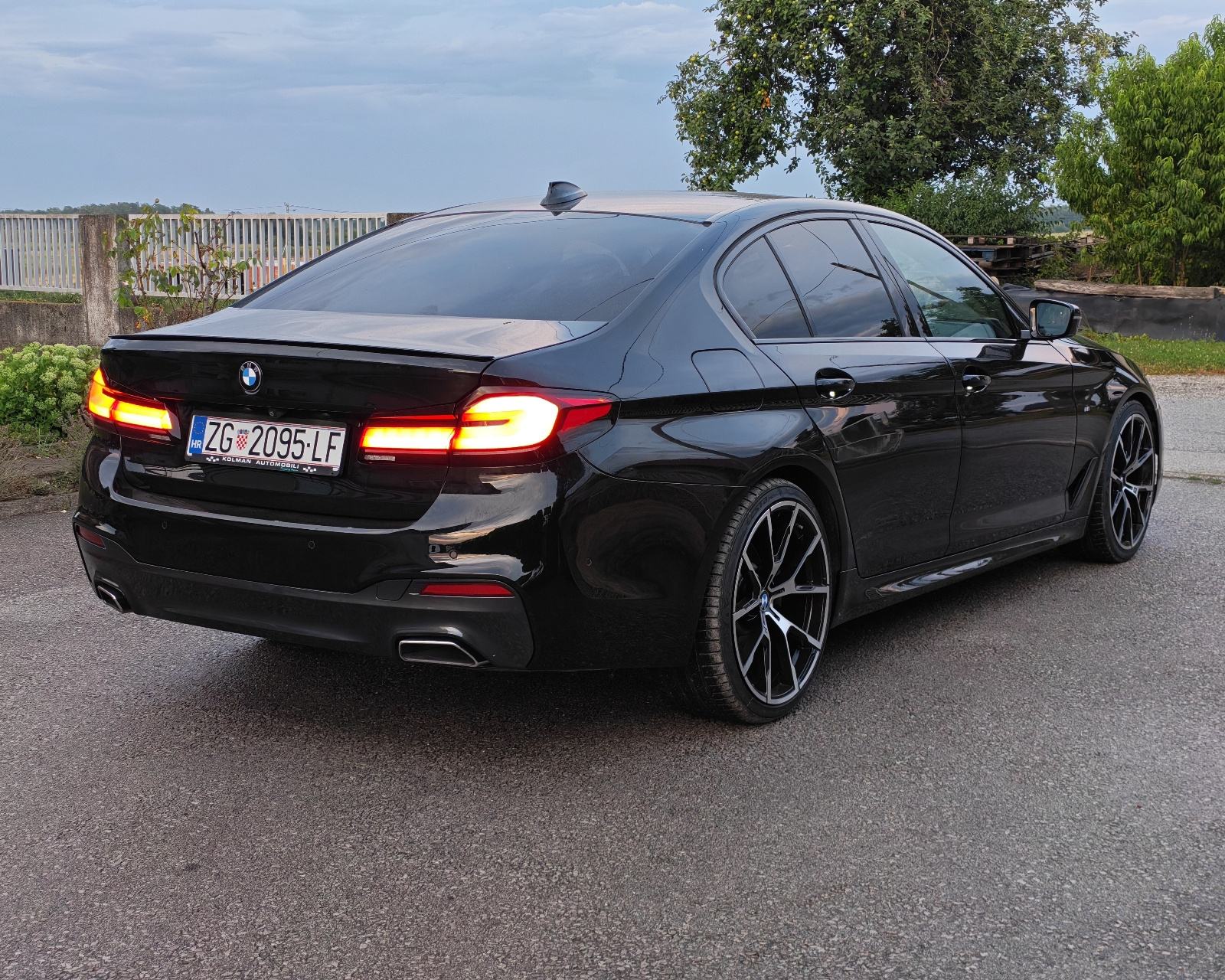 BMW serija 5 520d M sport digital key, fotografija 5