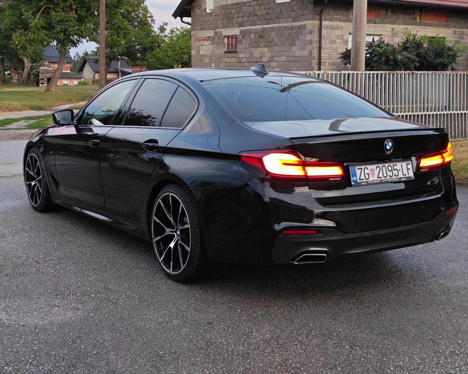 BMW serija 5 520d M sport digital key, fotografija 3