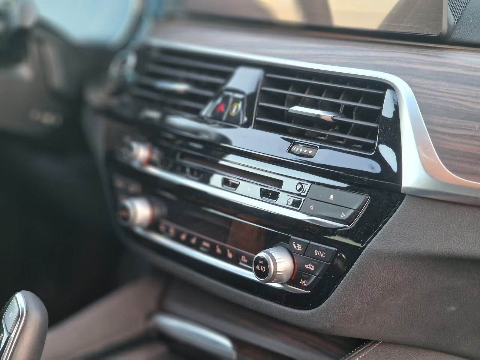 BMW serija 5 520d M-sport LED navi koža HeadUp klimaX4 displayKey, fotografija 17