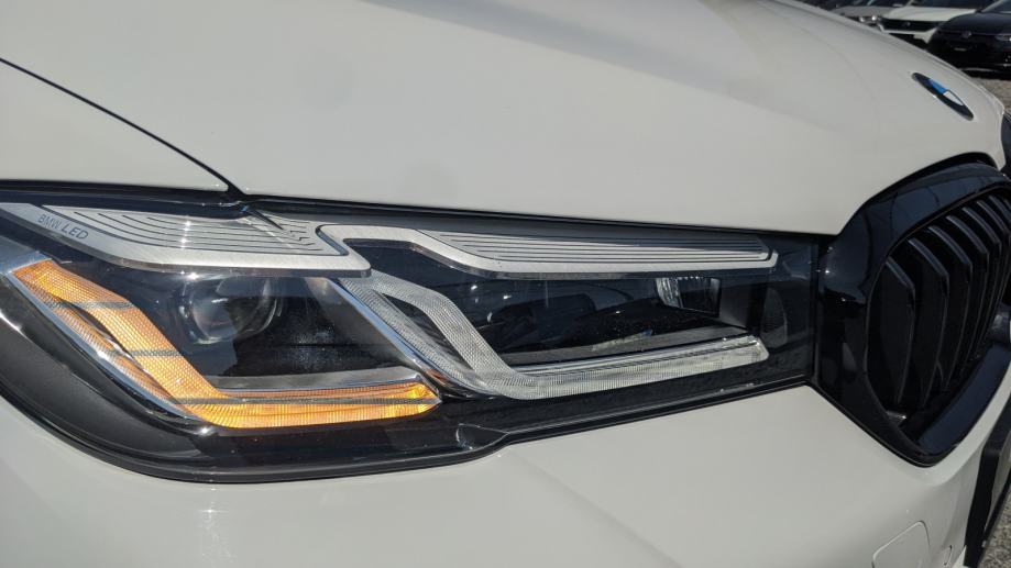 BMW SERIJA 5 520d M SPORT PAKET, fotografija 2