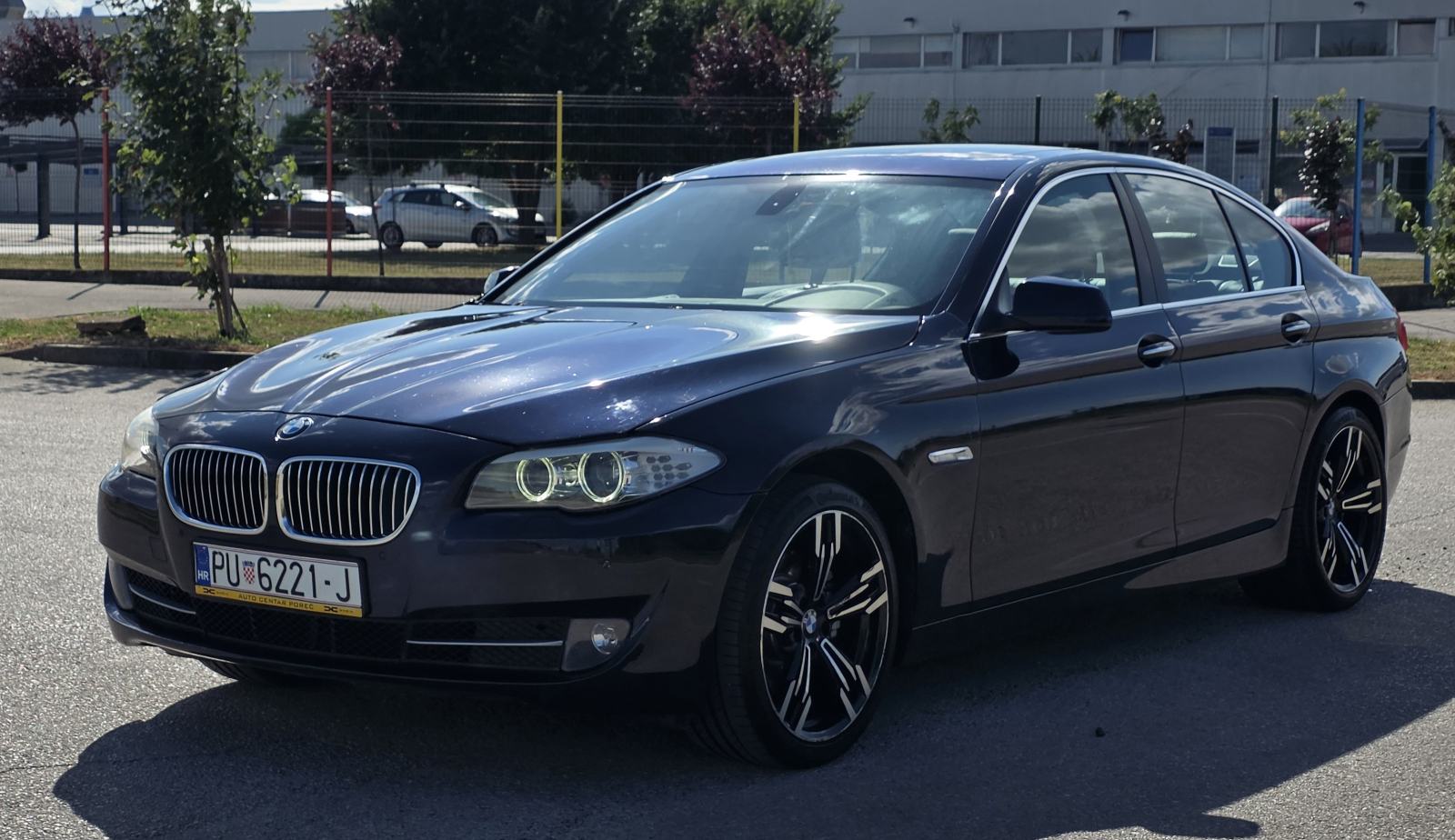 BMW serija 5 520d *PANORAMA,KAMERA,GRIJANJE SJEDALA*, fotografija 3