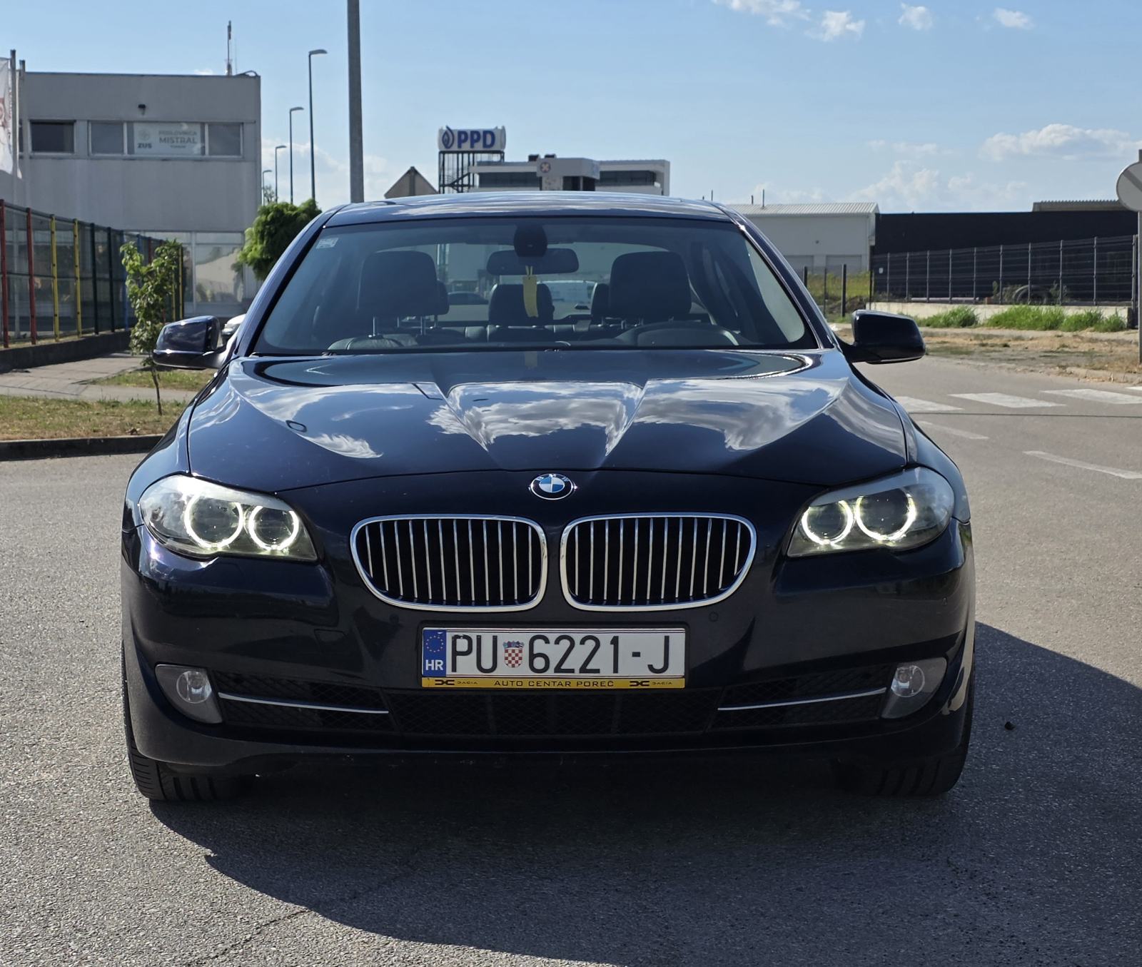 BMW serija 5 520d *PANORAMA,KAMERA,GRIJANJE SJEDALA*, fotografija 2