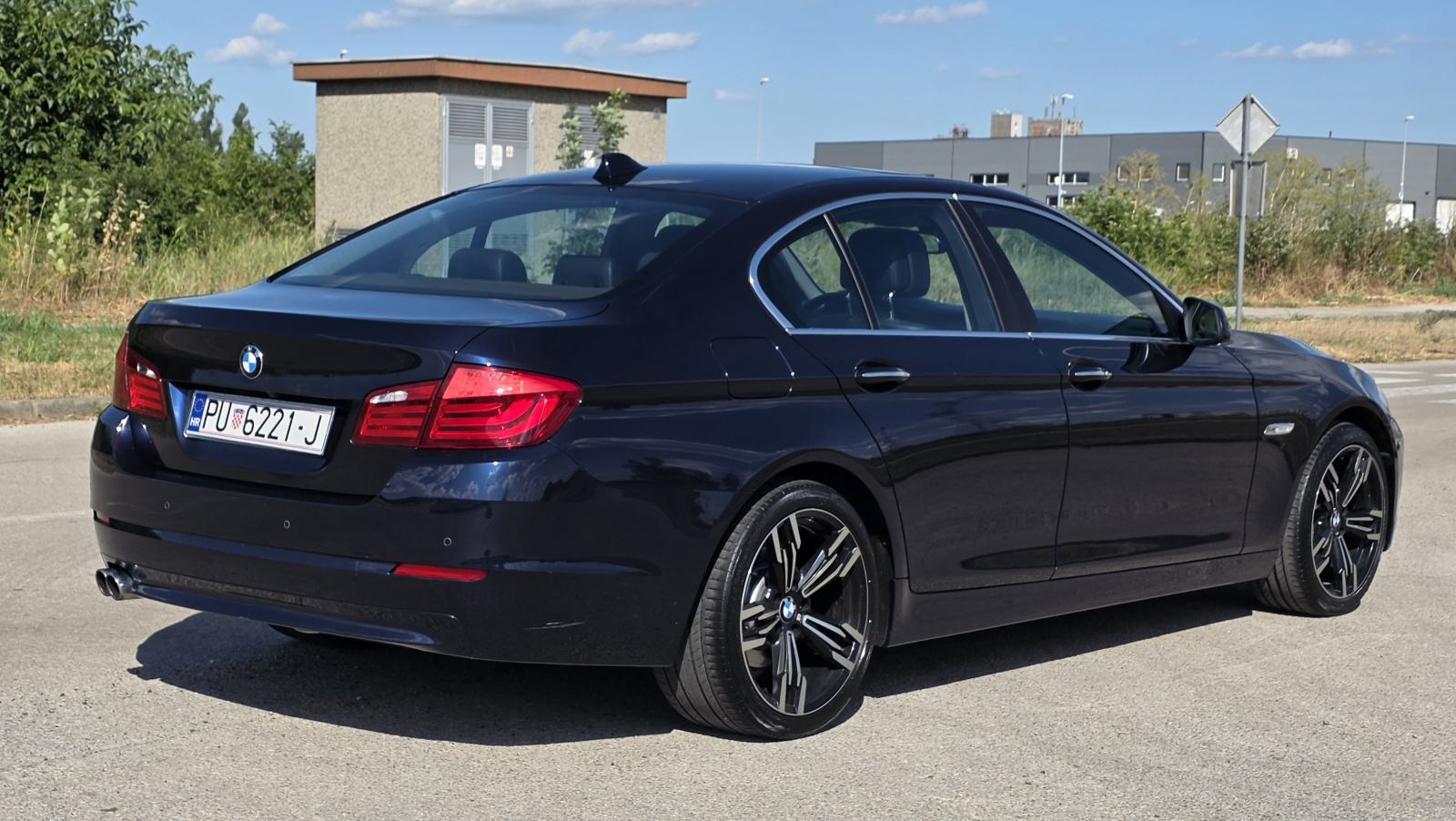 BMW serija 5 520d *PANORAMA,KAMERA,GRIJANJE SJEDALA*, fotografija 5