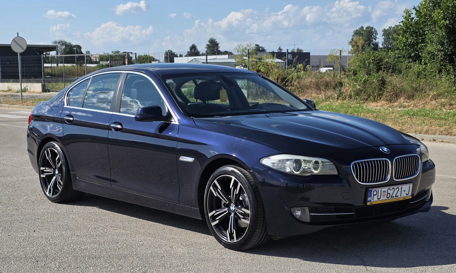 BMW serija 5 520d *PANORAMA,KAMERA,GRIJANJE SJEDALA*, fotografija 4