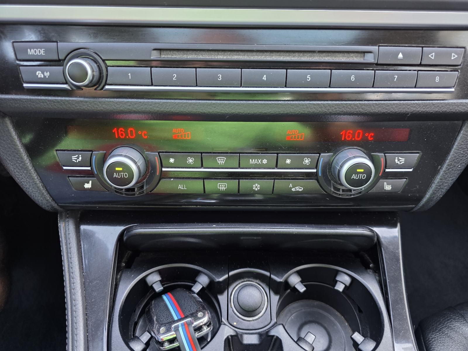 BMW serija 5 520d *PANORAMA,KAMERA,GRIJANJE SJEDALA*, fotografija 16