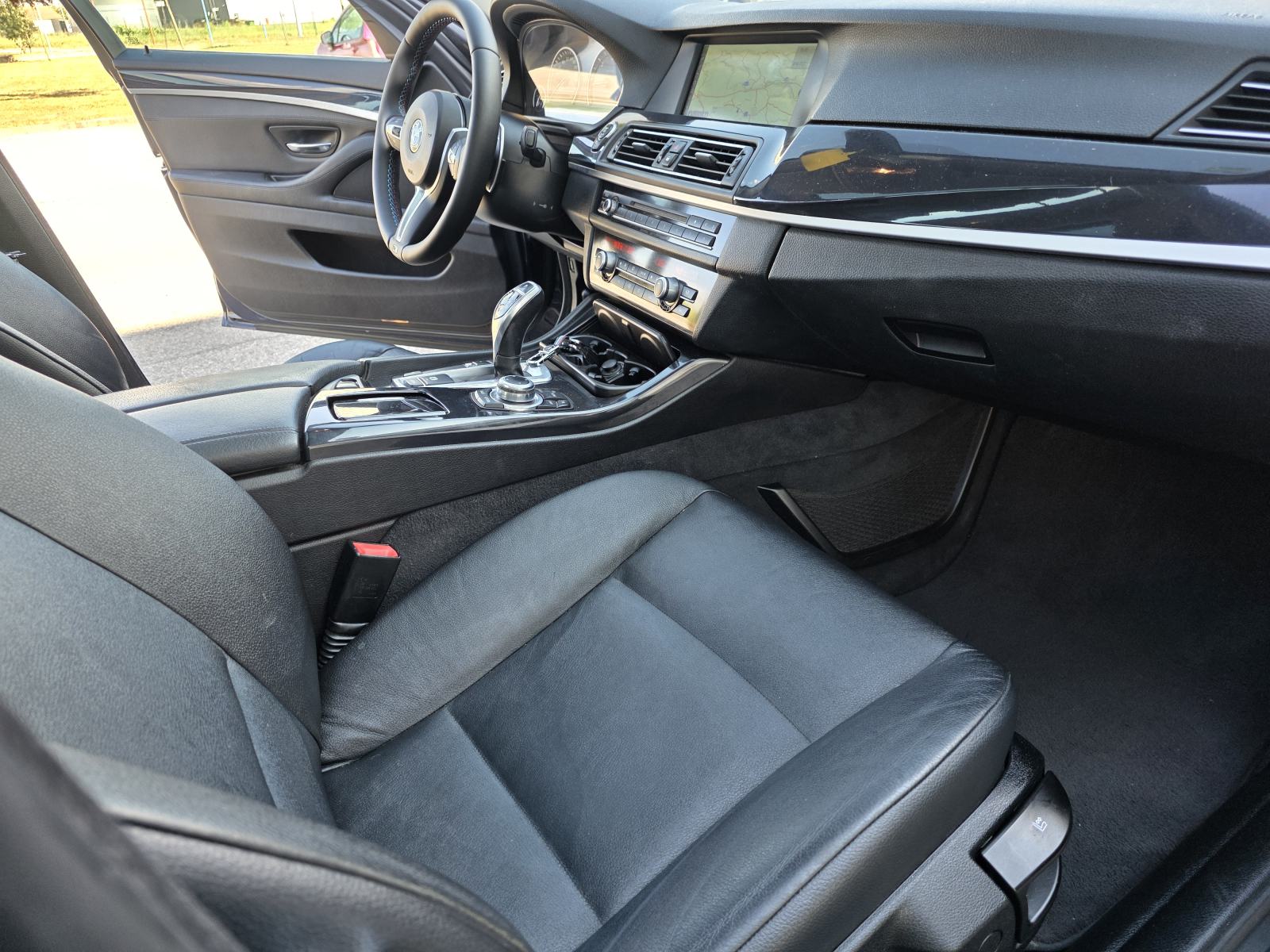 BMW serija 5 520d *PANORAMA,KAMERA,GRIJANJE SJEDALA*, fotografija 12