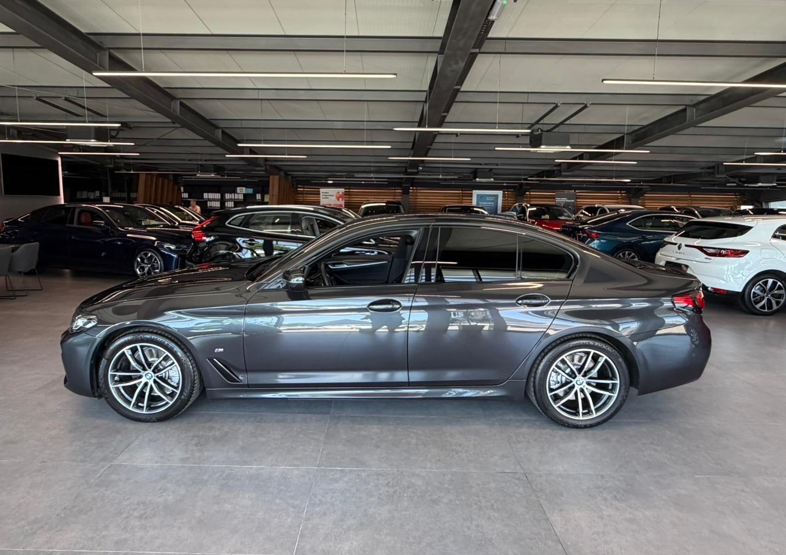 BMW serija 5 520d M PAKET • NAVI • VIRTUAL • KAMERA • ALU18" • LEASING, fotografija 4