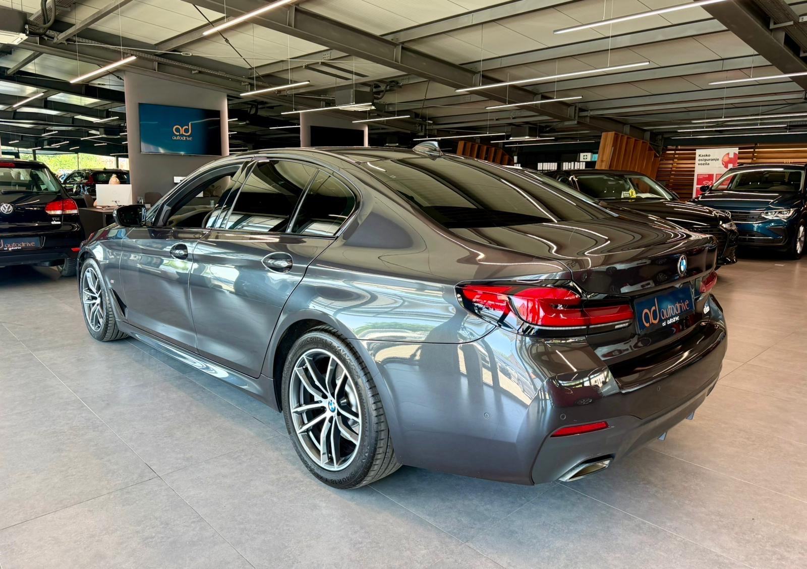 BMW serija 5 520d M PAKET • NAVI • VIRTUAL • KAMERA • ALU18" • LEASING, fotografija 5