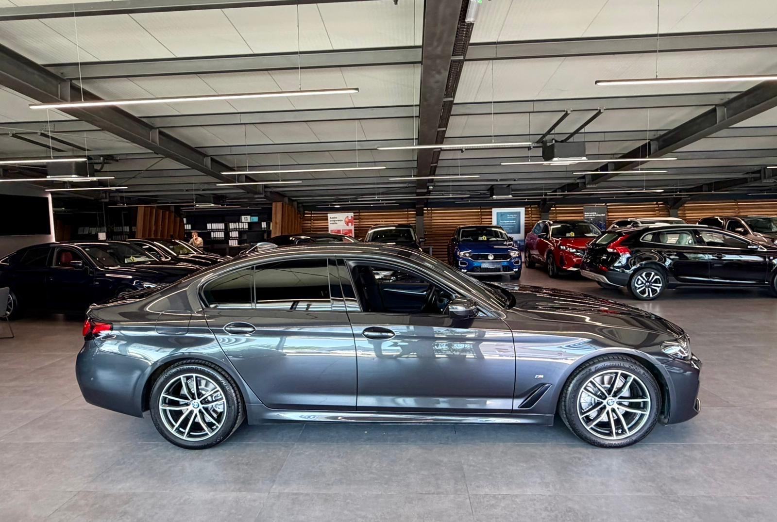 BMW serija 5 520d M PAKET • NAVI • VIRTUAL • KAMERA • ALU18" • LEASING, fotografija 8