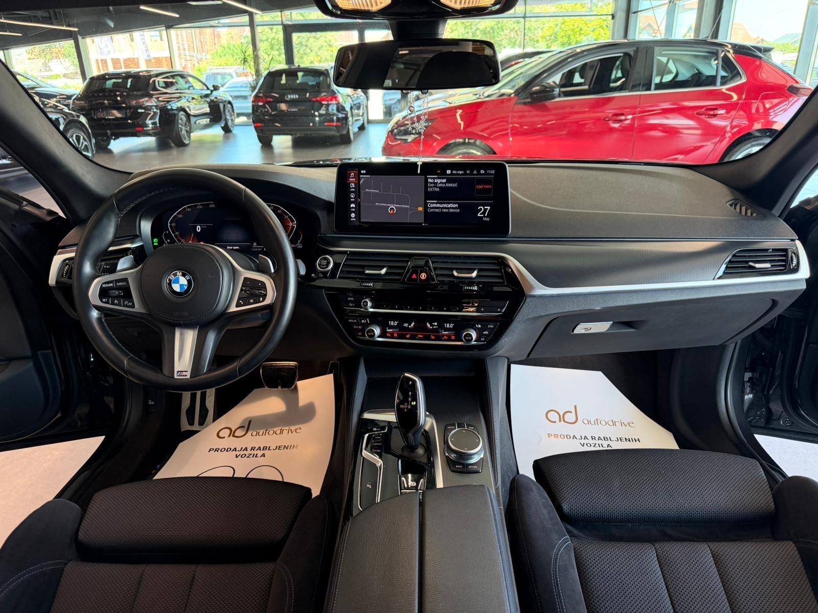 BMW serija 5 520d M PAKET • NAVI • VIRTUAL • KAMERA • ALU18" • LEASING, fotografija 15