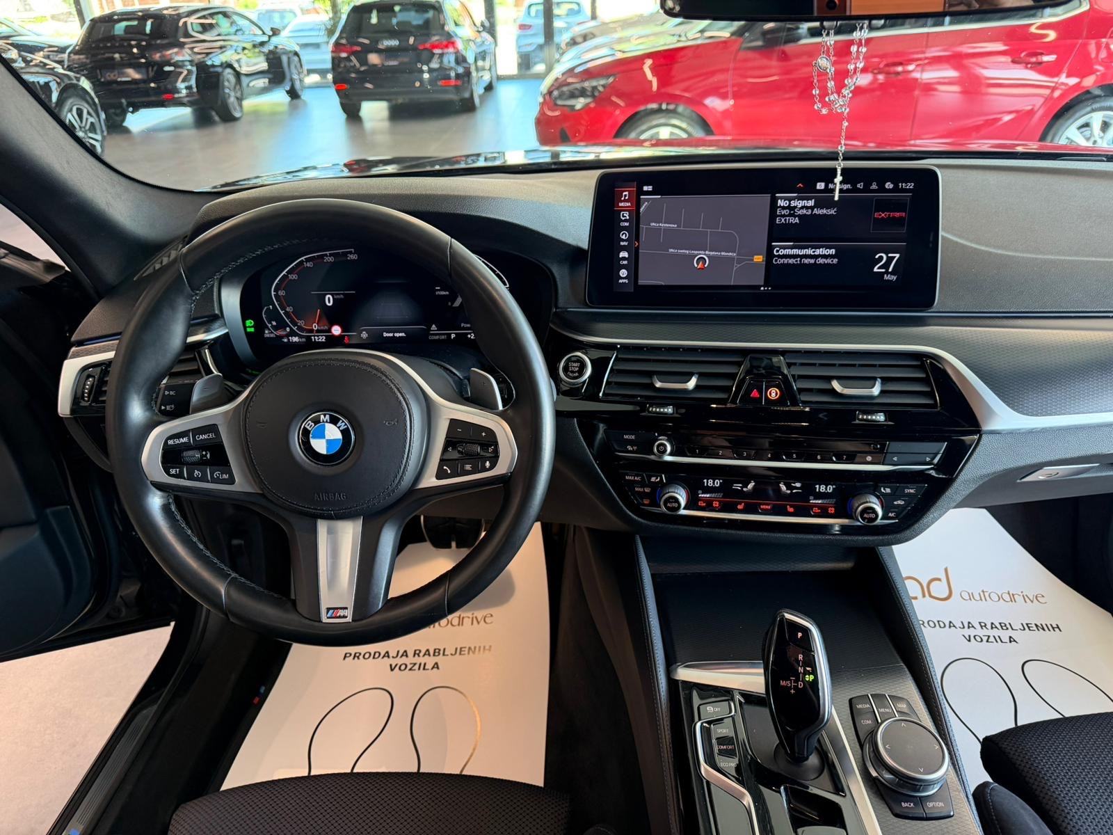 BMW serija 5 520d M PAKET • NAVI • VIRTUAL • KAMERA • ALU18" • LEASING, fotografija 16