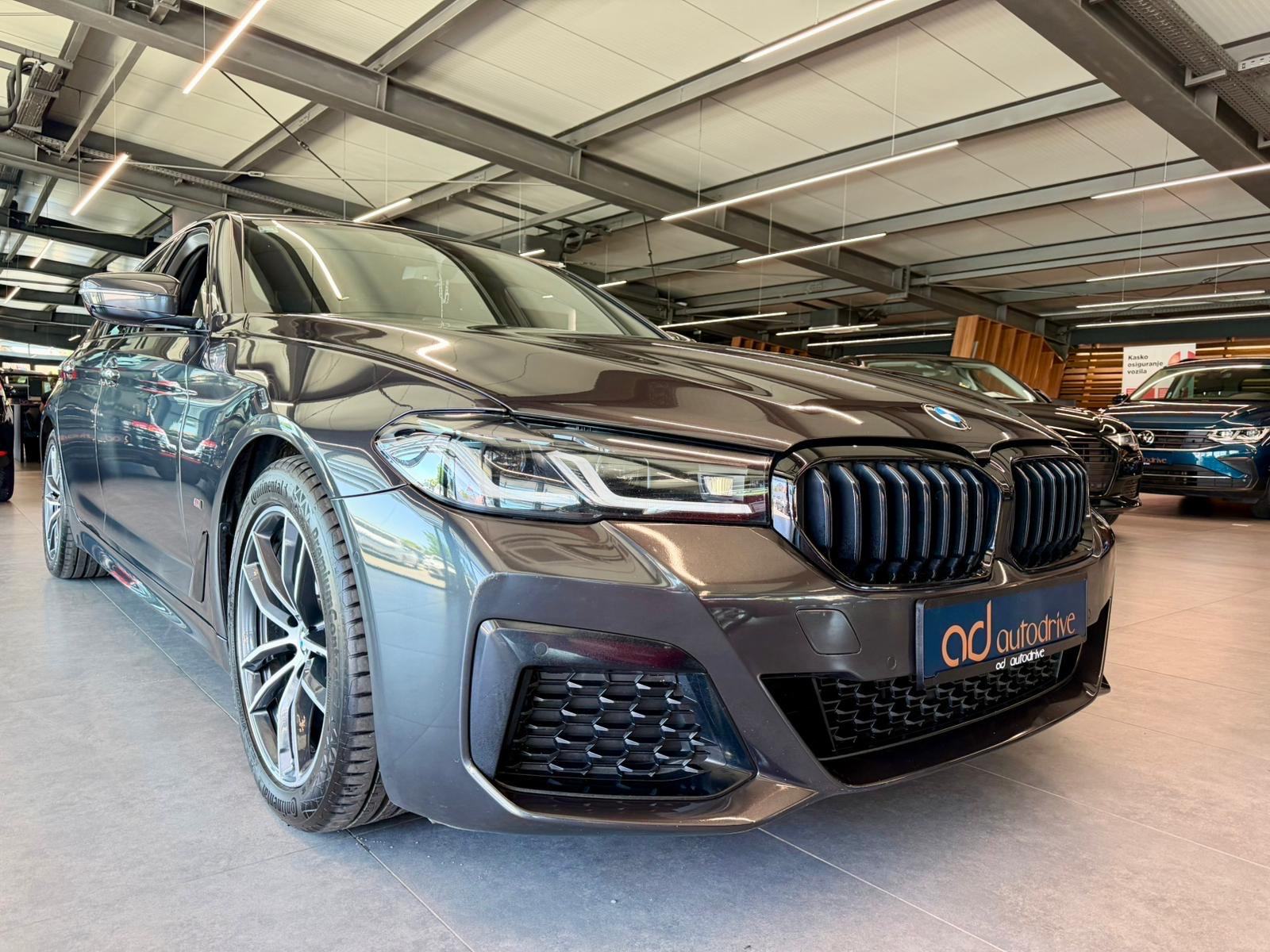 BMW serija 5 520d M PAKET • NAVI • VIRTUAL • KAMERA • ALU18" • LEASING, fotografija 10